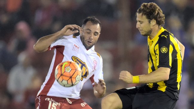 Peñarol quedó eliminado de la Copa Libertadores tras polémico empate con Huracán