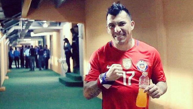 El "Pitbull" Medel y la disputa entre supermercados Santa Isabel y Unimarc