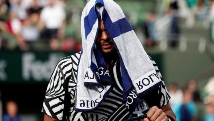 Retiro de Tsonga y triunfo de Djokovic marcaron la jornada de Roland Garros