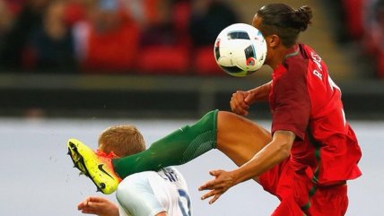 La dura patada por la que Bruno Alves fue expulsado ante Inglaterra