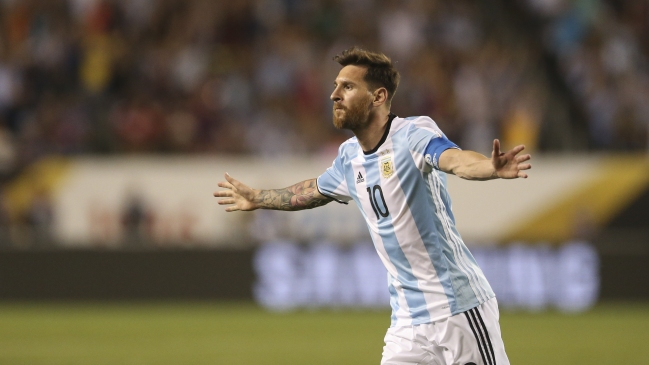 Lionel Messi desplegó su repertorio goleador y Argentina avanzó en la Copa América
