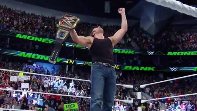 Dean Ambrose tuvo su gran noche y se coronó campeón en Money in the Bank