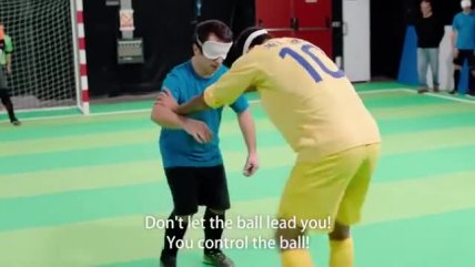 Neymar jugó fútbol para ciegos con la selección paralímpica de Brasil