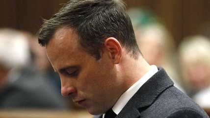 Oscar Pistorius fue condenado a seis años de cárcel por matar a su novia