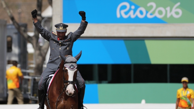 Carlos Lobos usará ropa del Team Chile tras amonestación por vestir uniforme del Ejército