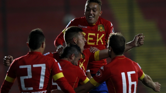 Unión Española derrotó en su casa al líder Deportes Iquique