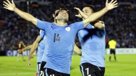 Uruguay doblegó a Venezuela y mantuvo el liderato exclusivo en las Clasificatorias