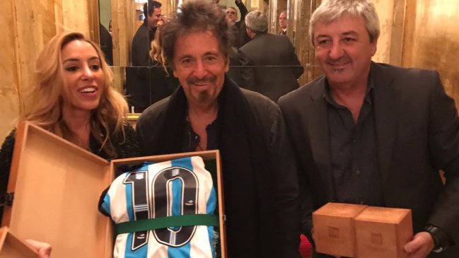 Al Pacino recibió la camiseta de Racing y se hizo socio del club