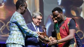 Periodista etíope es el primer hombre que recibe el Trofeo Mujer y Deporte del COI