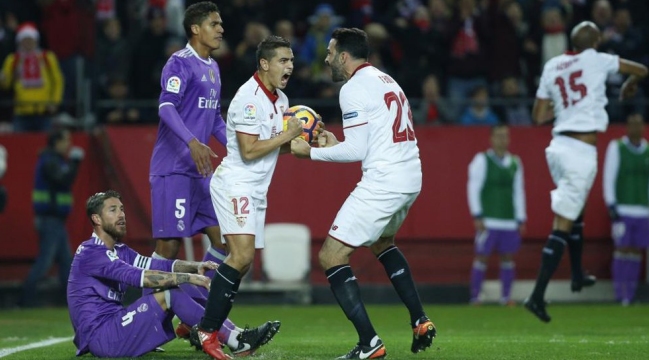 Sevilla ganó en los descuentos y le quitó el invicto a Real Madrid