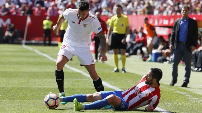 Sevilla igualó con Sporting de Gijón y se alejó de la lucha por el título en España