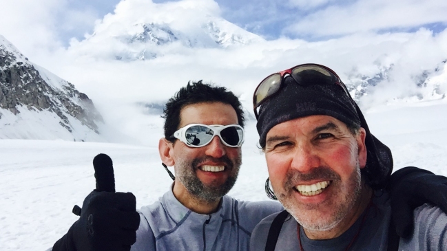 Montañistas chilenos tratarán de alcanzar la cima del Everest a 25 años del primer ascenso chileno