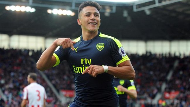 Alexis fue protagonista con un golazo en la contundente victoria de Arsenal