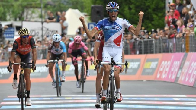 Thibaut Pinot se quedó con la penúltima etapa del Giro de Italia