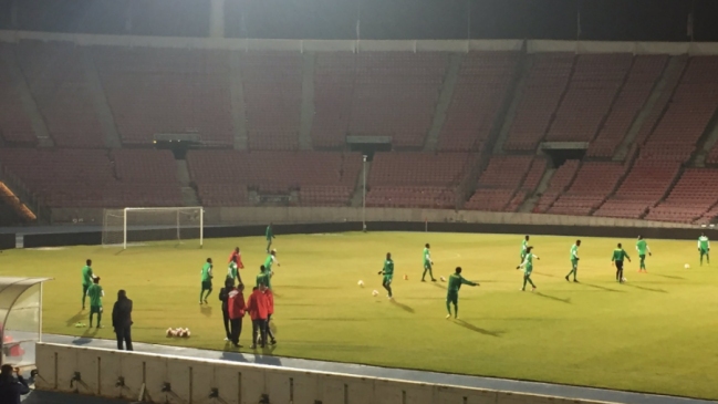 Burkina Faso llegó con retraso a reconocimiento de cancha en el Estadio Nacional