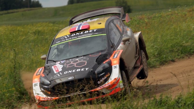 Thierry Neuville y Ott Tanak continúan disputando el liderato del Rally de Polonia
