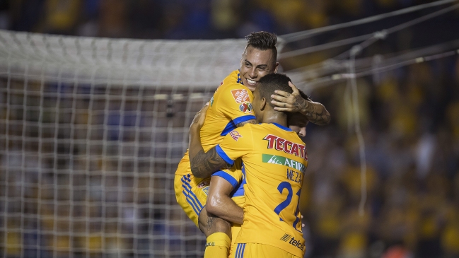 Eduardo Vargas brilló con un golazo en triunfo de Tigres sobre Pumas de Nicolás Castillo