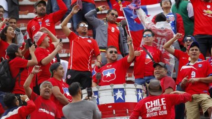 El himno chileno se escuchó con fuerza en La Paz, a pesar de las pifias