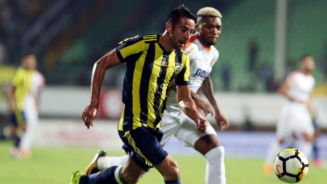 Fenerbahce de Isla goleó a Alanyaspor de J. Fernandes en duelo de chilenos en Turquía