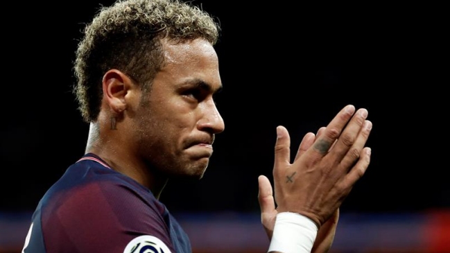 Neymar ofreció disculpas al plantel de PSG por la polémica con Cavani, según medio francés