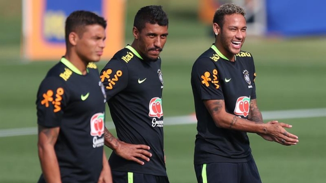 Neymar encabezó la primera práctica de Brasil de cara a los duelos con Bolivia y Chile