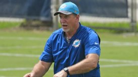 Entrenador de Miami Dolphins renunció tras video esnifando cocaína