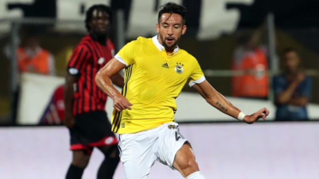 Mauricio Isla salió lesionado en empate de Fenerbahce ante Osmanlispor en Turquía