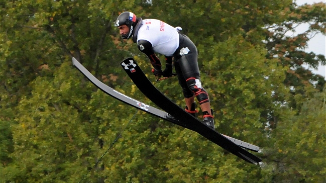 Figuras mundiales arriban a Chile para el Night Jump de Esquí Náutico