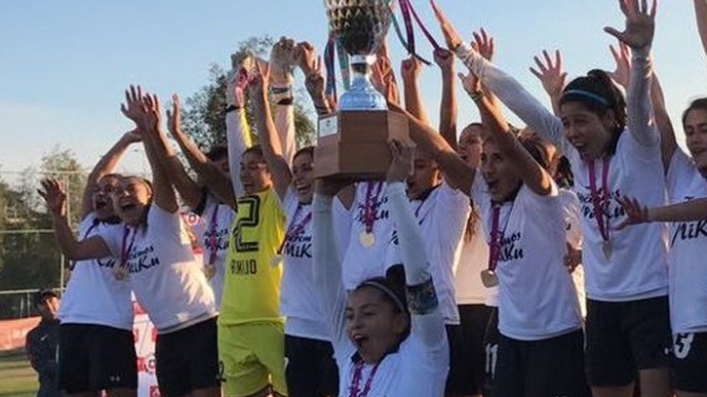 Colo Colo celebró por partida doble: Las "Albas" ganaron el Torneo de Clausura femenino