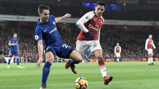 Arsenal y Alexis Sánchez sufrieron para rescatar un empate ante Chelsea en la liga inglesa
