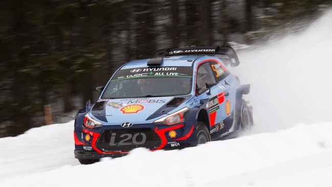 Thierry Neuville se afianzó en el liderato del Rally de Suecia a una fecha del final
