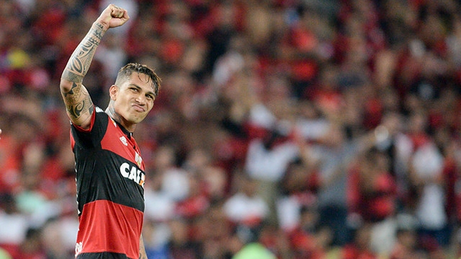 Flamengo estudia negociar la renovación de contrato de Paolo Guerrero