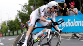 Tom Dumoulin deslumbró en la contrarreloj inicial y estrenó la maglia rosa en el Giro de Italia