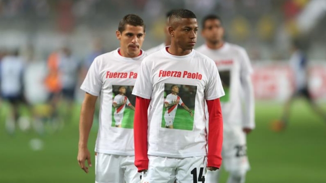 Jugadores peruanos homenajearon a Paolo Guerrero en el triunfo ante Escocia