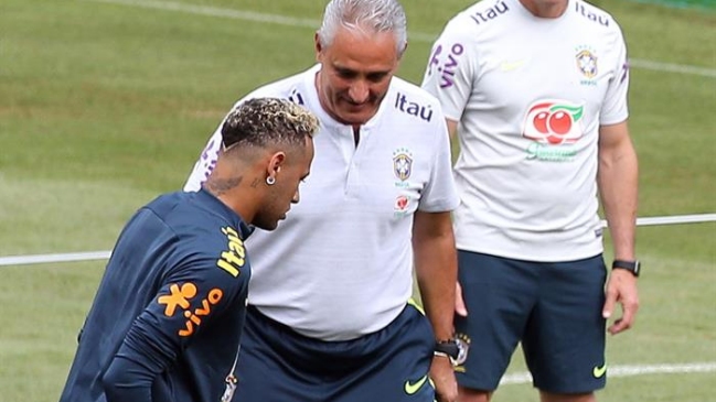 Neymar trabajó sin novedades en la práctica de Brasil