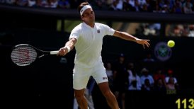 Roger Federer comenzó la defensa de su corona en Wimbledon con un triunfo sobre Lajovic