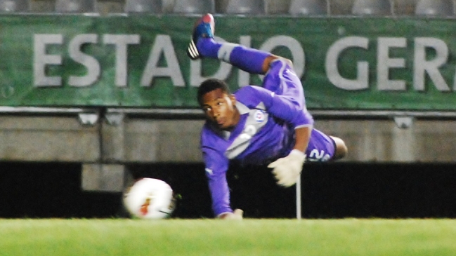 Renovación en el arco: Lawrence Vigouroux se acerca a la Roja