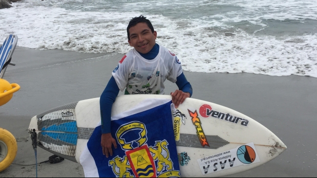 Ariqueño Dilan Bernales representará a Chile en el Mundial de Surf Adaptado