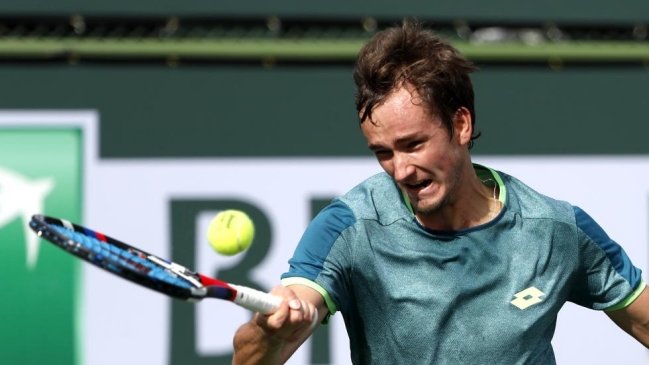 Daniil Medvedev frustró a Stefanos Tsitsipas en segunda ronda del US Open