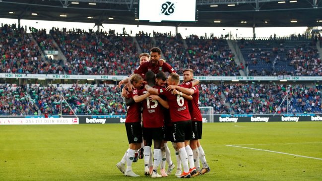 Miiko Albornoz fue clave en el primer triunfo de Hannover 96 por la Bundesliga