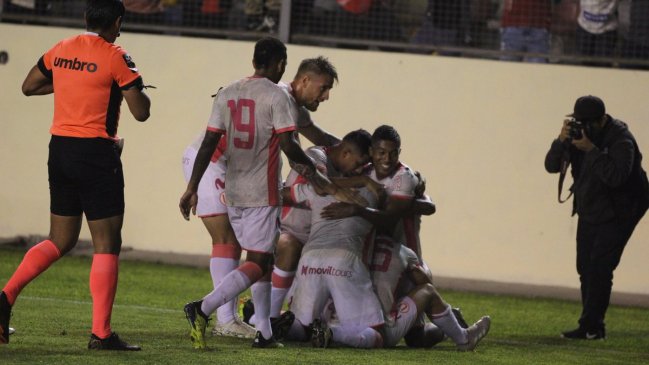 ¡Nico Córdova celebra! Universitario hiló su cuarto triunfo y mira hacia la cima del torneo peruano