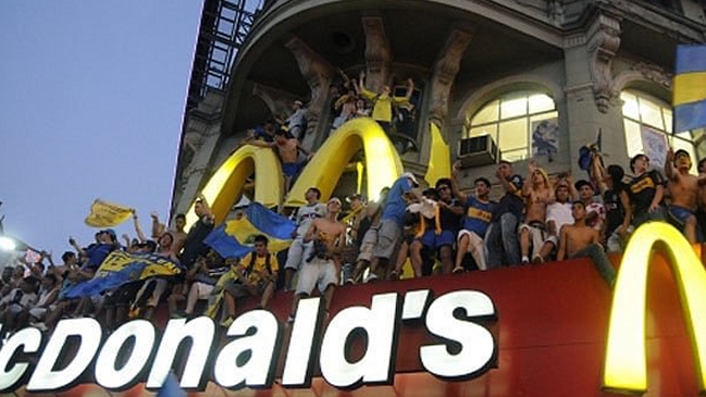 "Nos van a romper todo": El lamento del McDonald's en el Obelisco por final Boca-River