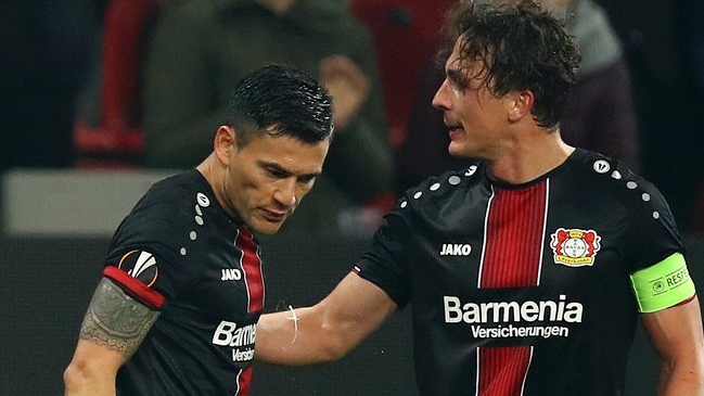 Charles Aránguiz sumó minutos en dura derrota de Bayer Leverkusen