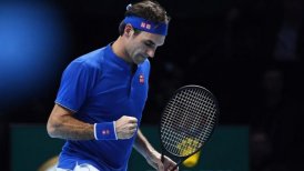 Federer dominó con amplio margen a Thiem para conseguir su primera victoria en Londres