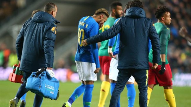 Brasil tumbó a Camerún en un amistoso donde lamentó una lesión de Neymar