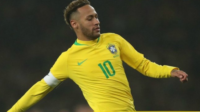 Neymar fue sustituido por lesión a los 7 minutos del amistoso entre Brasil y Camerún