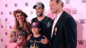 Jorge Valdivia vibró como un fanático más con la visita de WWE a Chile