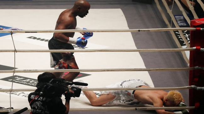Floyd Mayweather le dio una paliza a peleador japonés en insólita exhibición de Año Nuevo