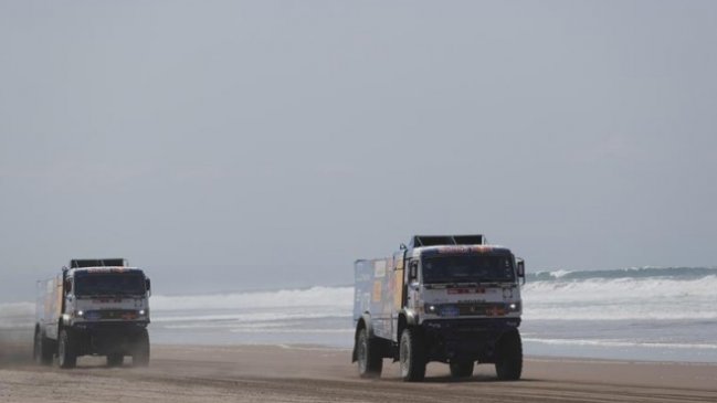 Dakar sacó de carrera a camión ruso que atropelló a un espectador y no le dio auxilio