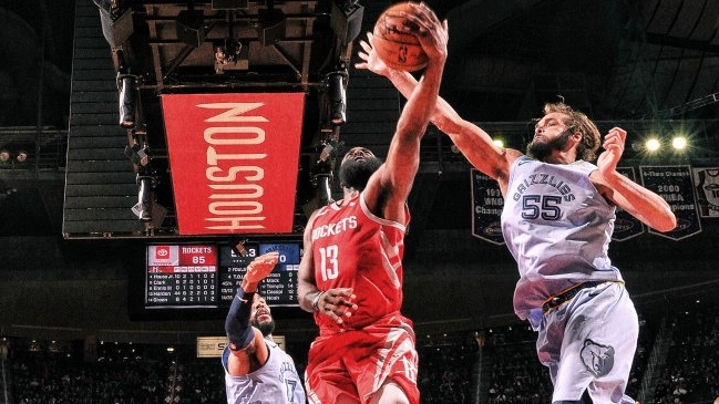 James Harden destrozó a Memphis Grizzlies con 57 puntos y Houston Rockets volvió al triunfo